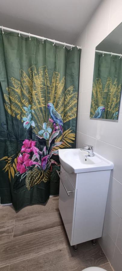 Hostal La Cabana Салоу Екстериор снимка