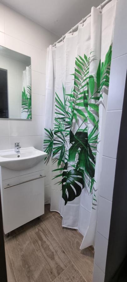 Hostal La Cabana Салоу Екстериор снимка