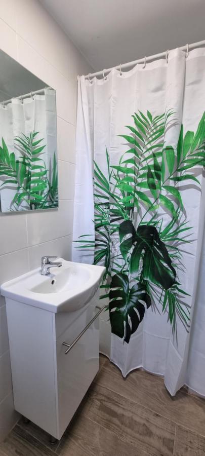 Hostal La Cabana Салоу Екстериор снимка