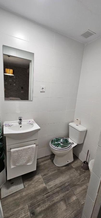 Hostal La Cabana Салоу Екстериор снимка