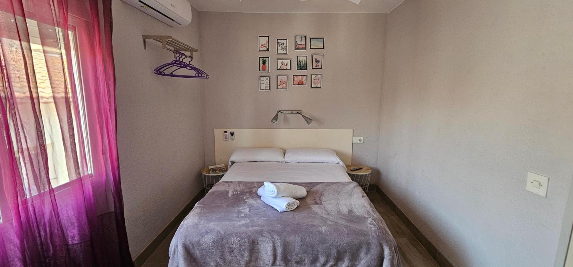 Hostal La Cabana Салоу Екстериор снимка