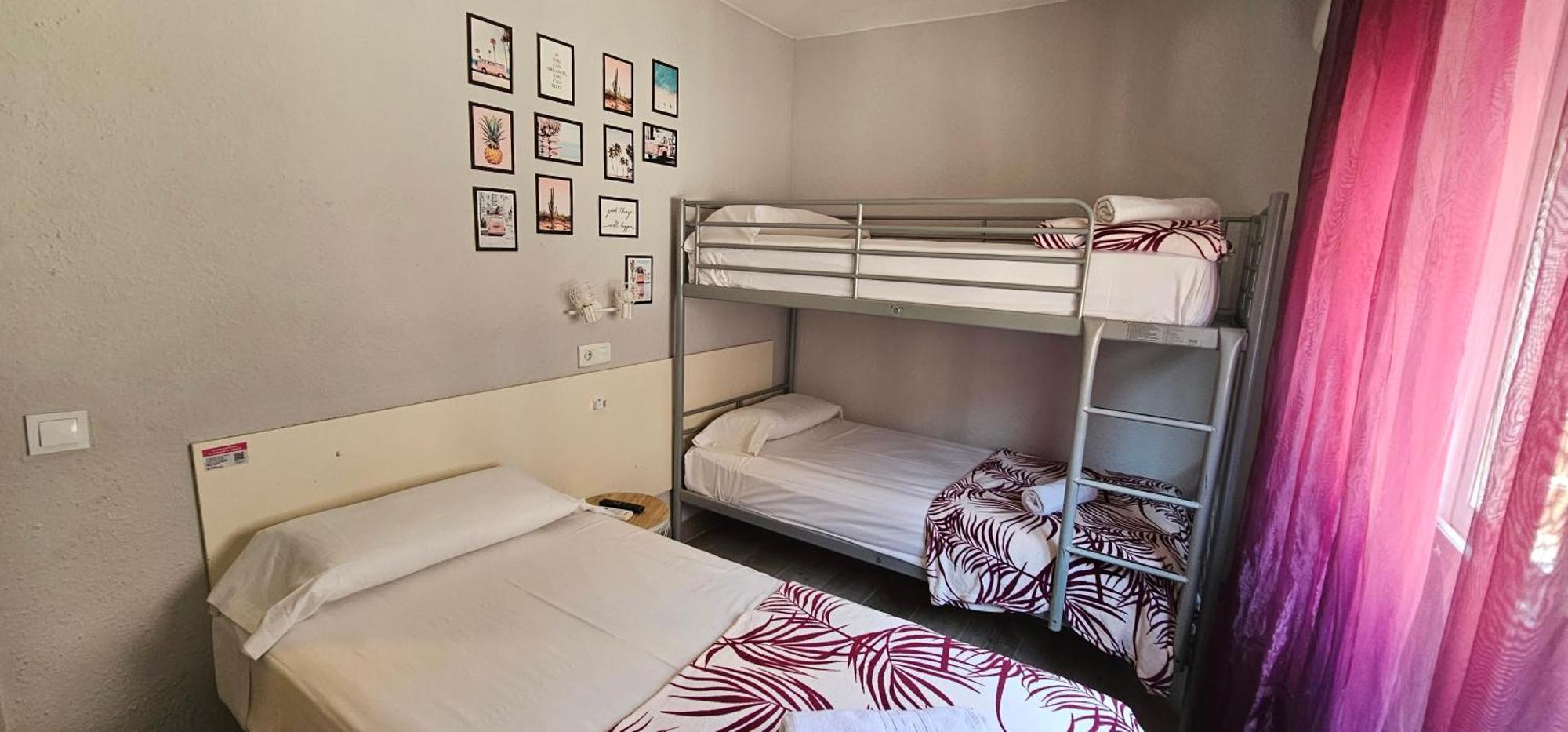 Hostal La Cabana Салоу Екстериор снимка