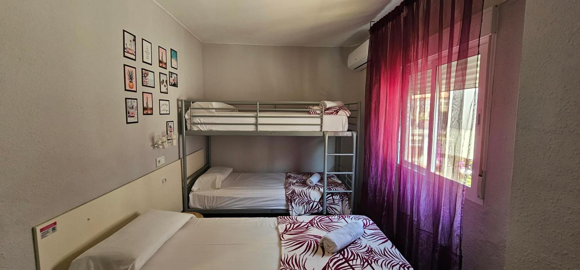 Hostal La Cabana Салоу Екстериор снимка